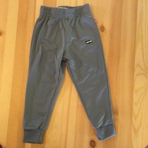 💥4/$25 Levi’s toddler joggers size 3T
